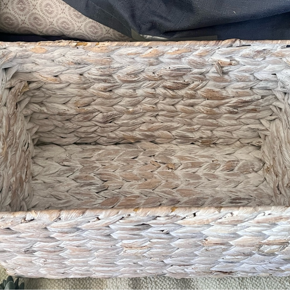 White Woven Basket with Integrated Handles - Picture 3 of 9
